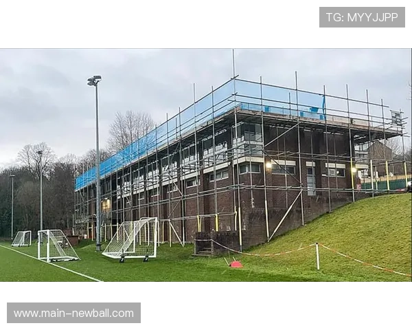 曼联再签年轻门将，兄弟齐聚卡林顿基地的青训布局